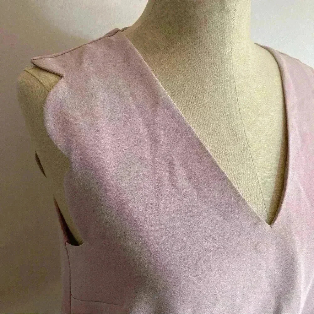 CeCe Women's Medium Dusty Pink Scalloped Sleeveless Blouse V neck - Picture 4 of 7